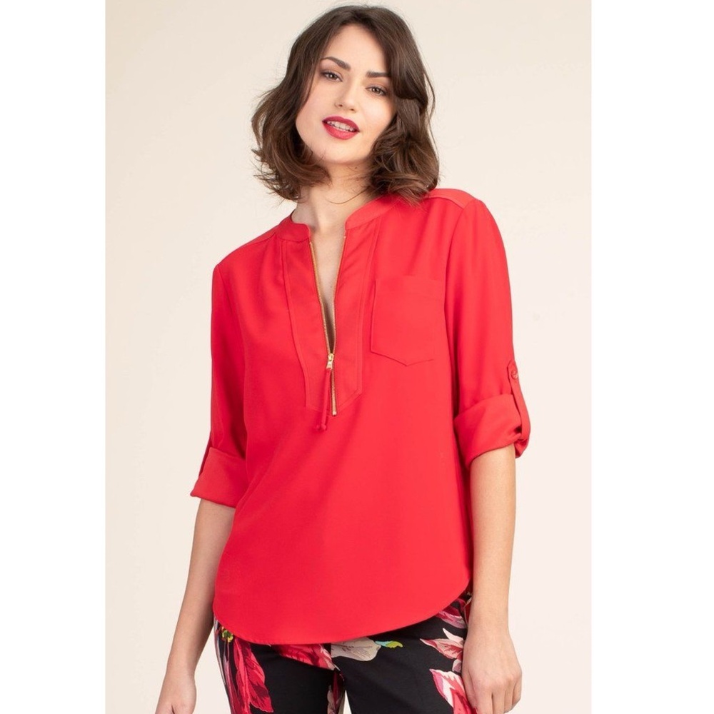 TRINA TURK Kaiko Luxurious Silky Satin Crepe Split V-Neck Blouse Size Small